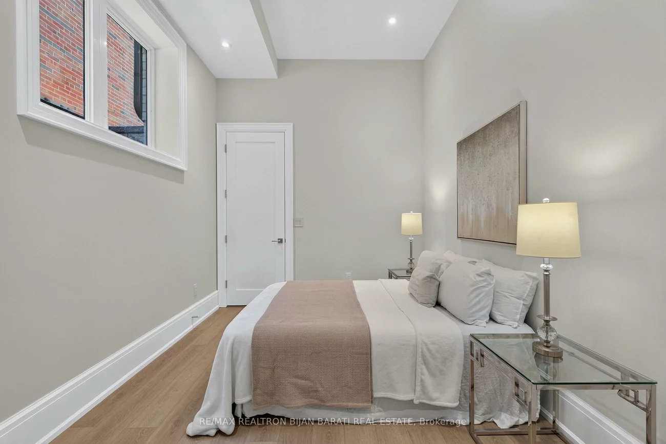 140, Olive, Willowdale East, Toronto