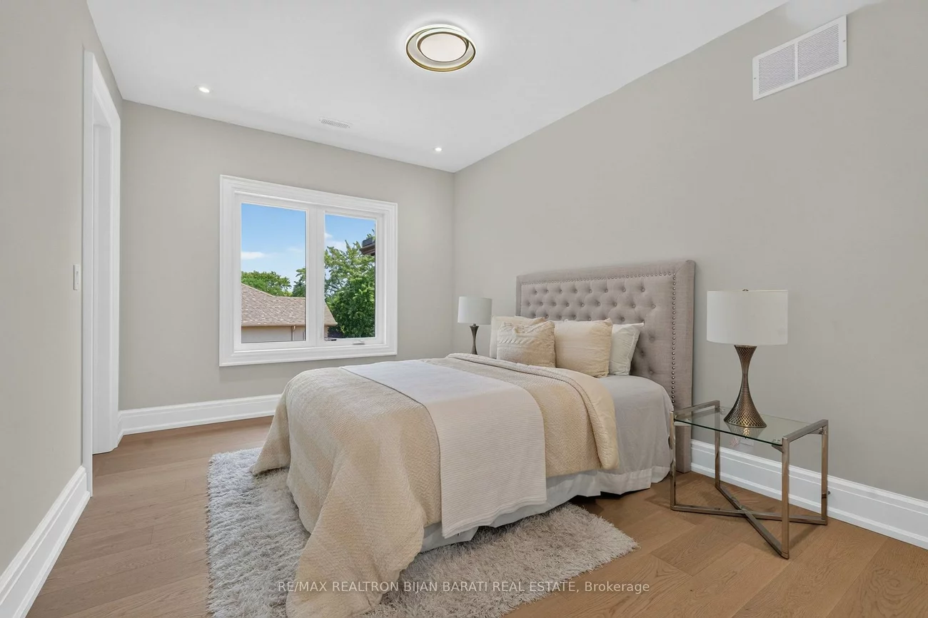 140, Olive, Willowdale East, Toronto