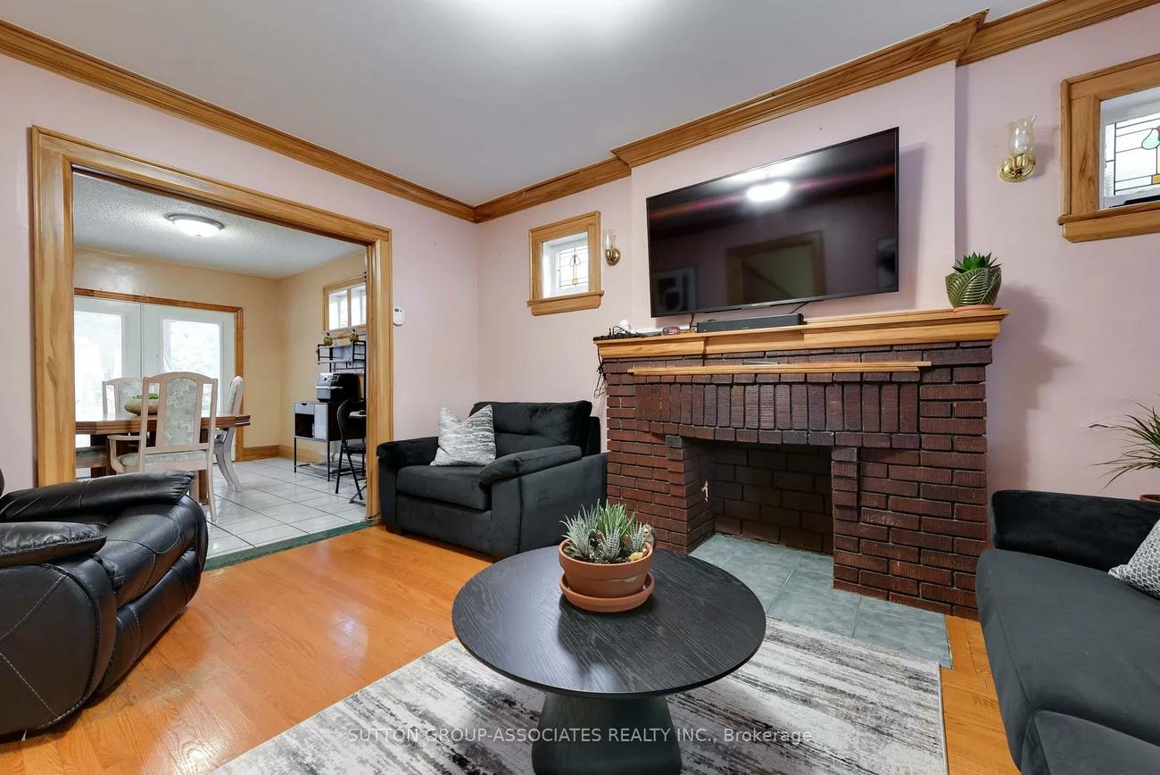 219, Atlas, Humewood-Cedarvale, Toronto
