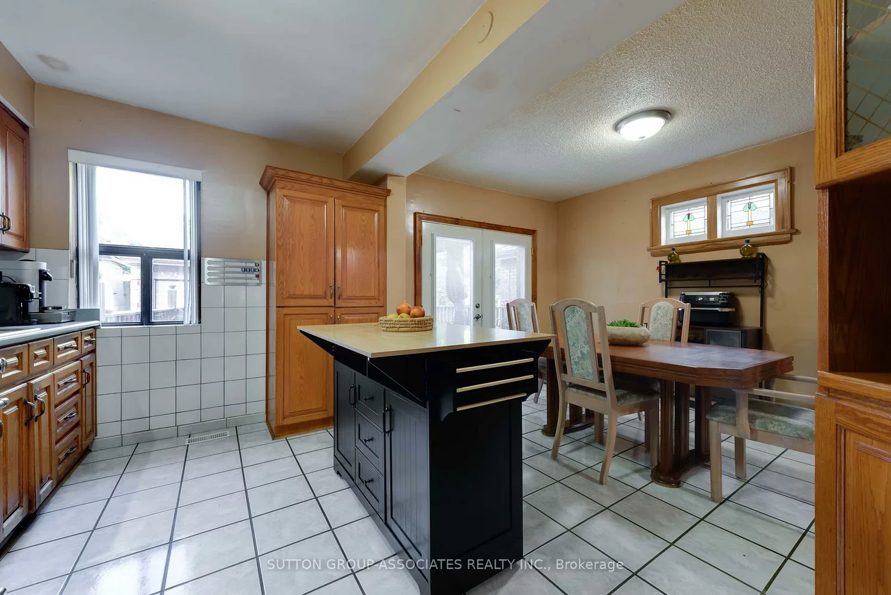 219, Atlas, Humewood-Cedarvale, Toronto