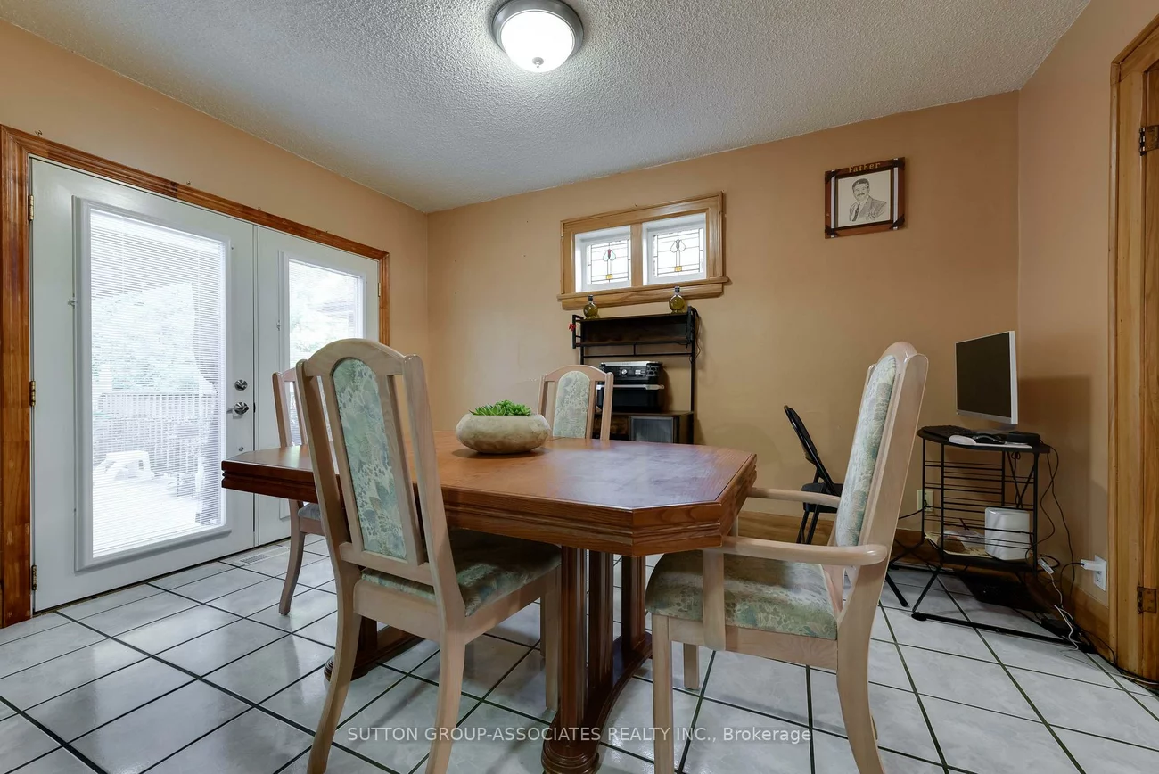 219, Atlas, Humewood-Cedarvale, Toronto