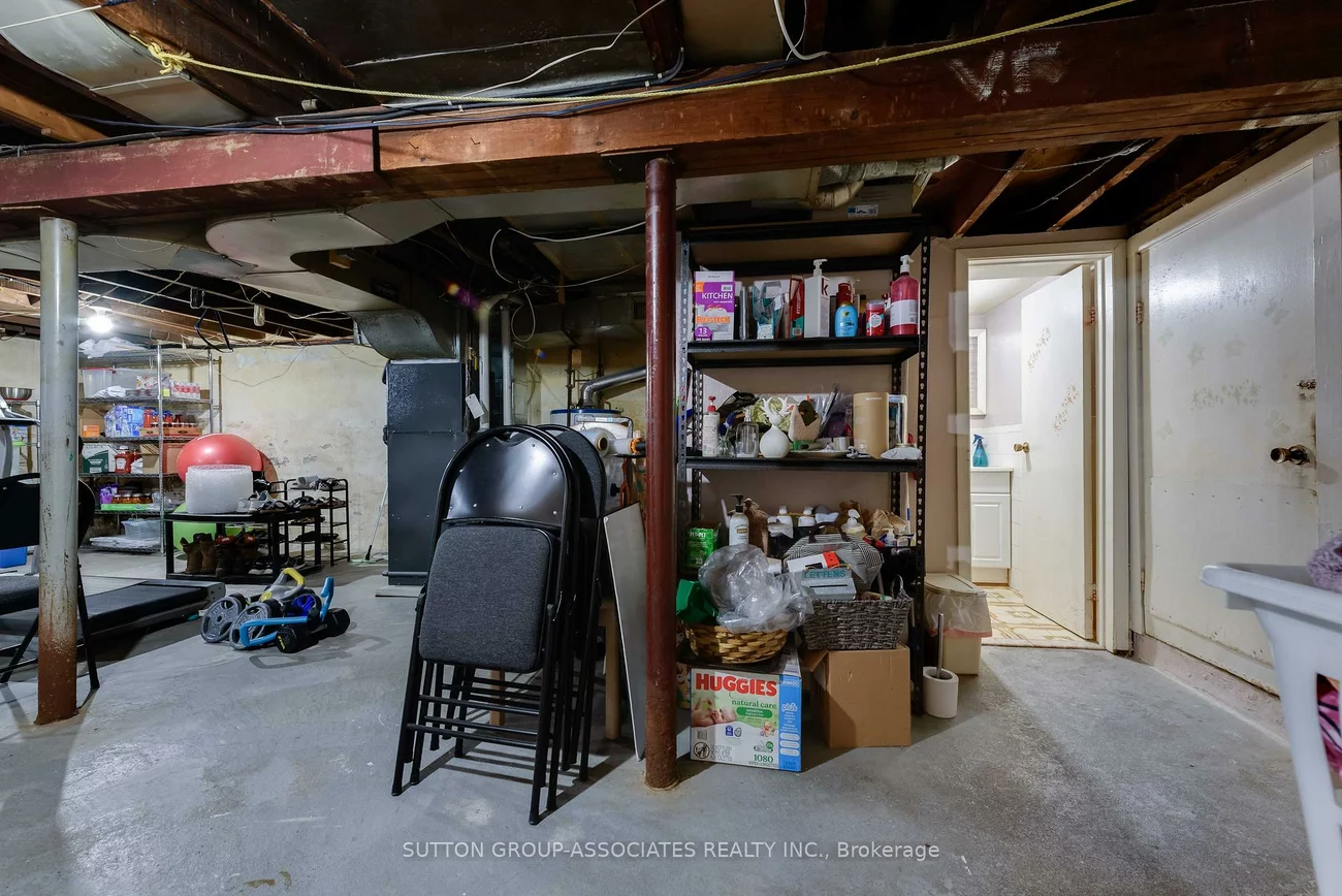 219, Atlas, Humewood-Cedarvale, Toronto