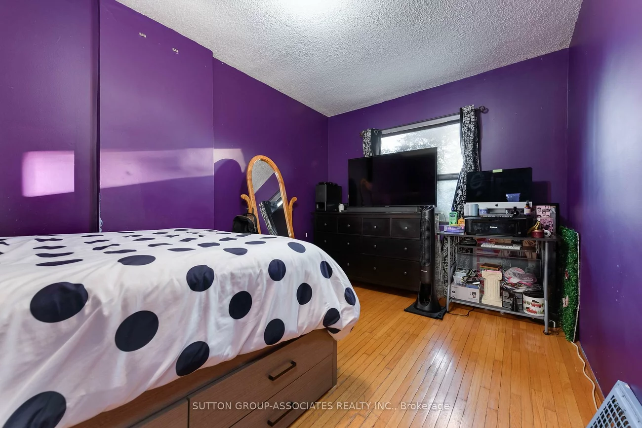 219, Atlas, Humewood-Cedarvale, Toronto