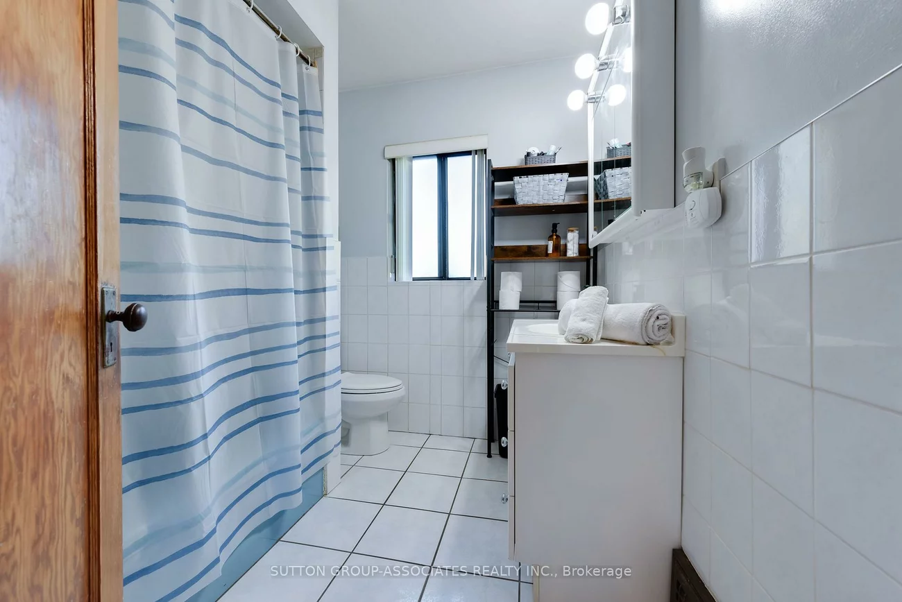 219, Atlas, Humewood-Cedarvale, Toronto