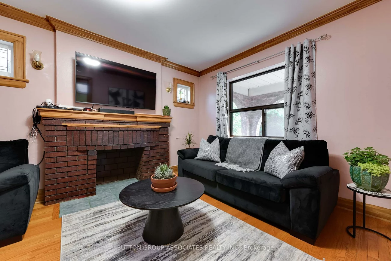 219, Atlas, Humewood-Cedarvale, Toronto