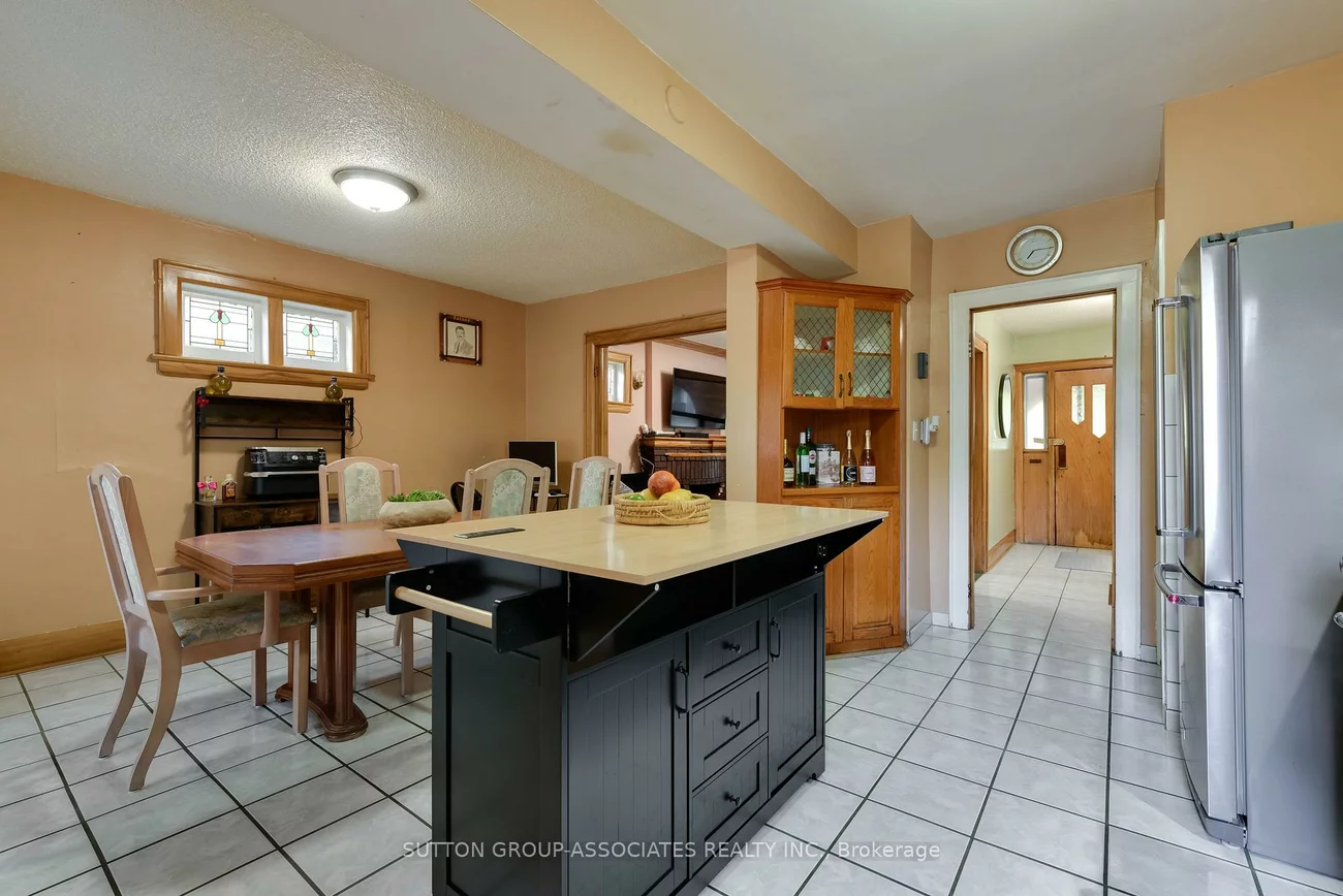 219, Atlas, Humewood-Cedarvale, Toronto