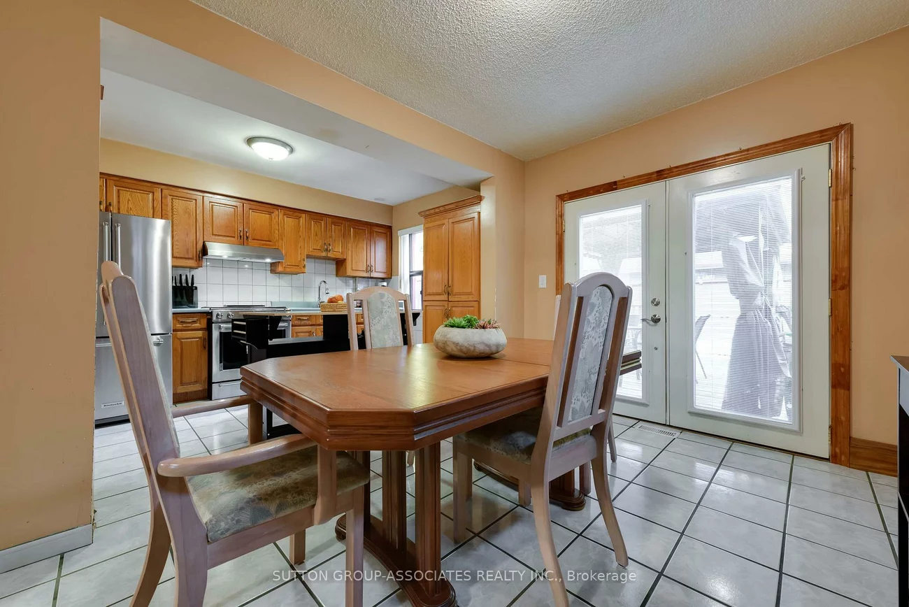 219, Atlas, Humewood-Cedarvale, Toronto