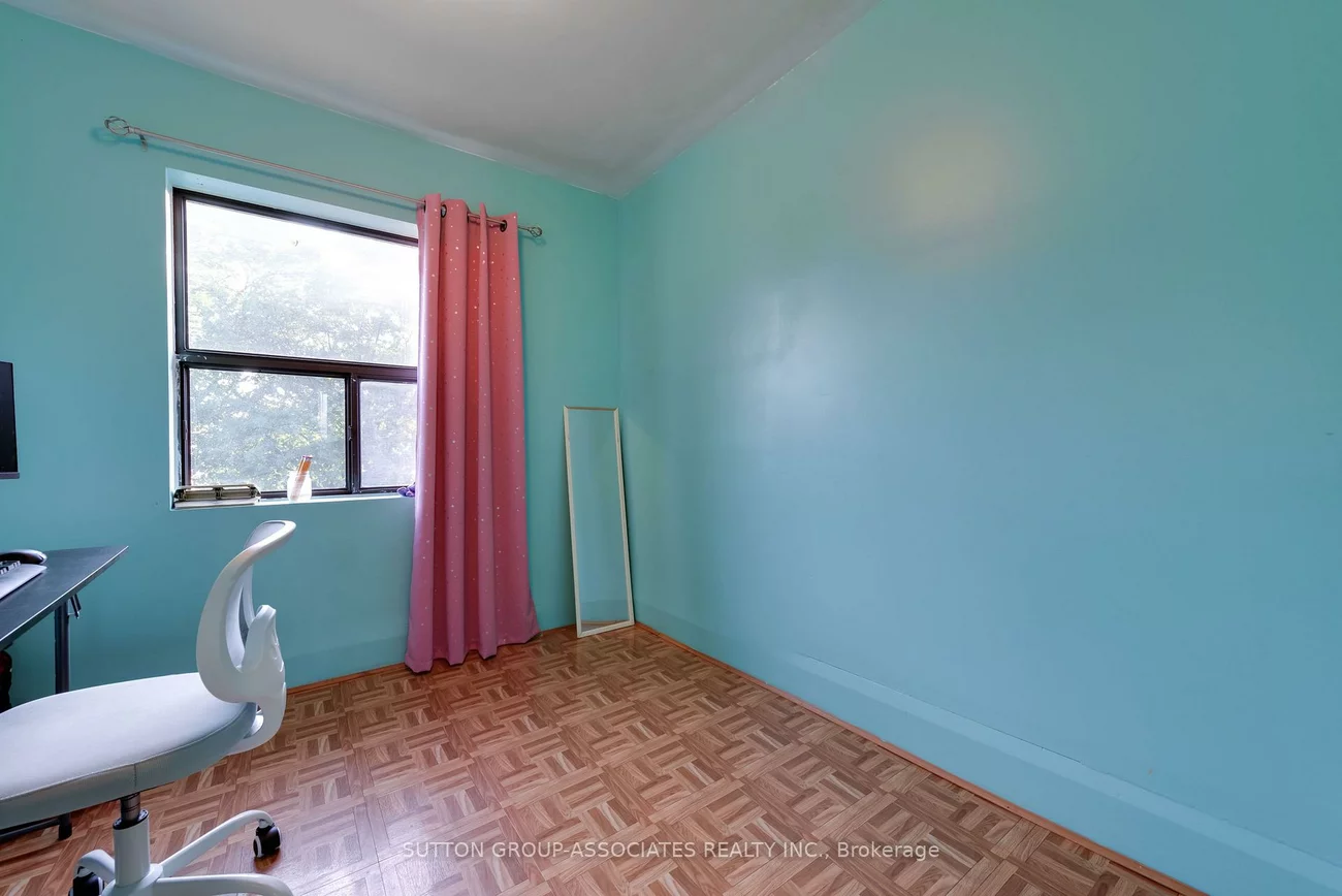 219, Atlas, Humewood-Cedarvale, Toronto