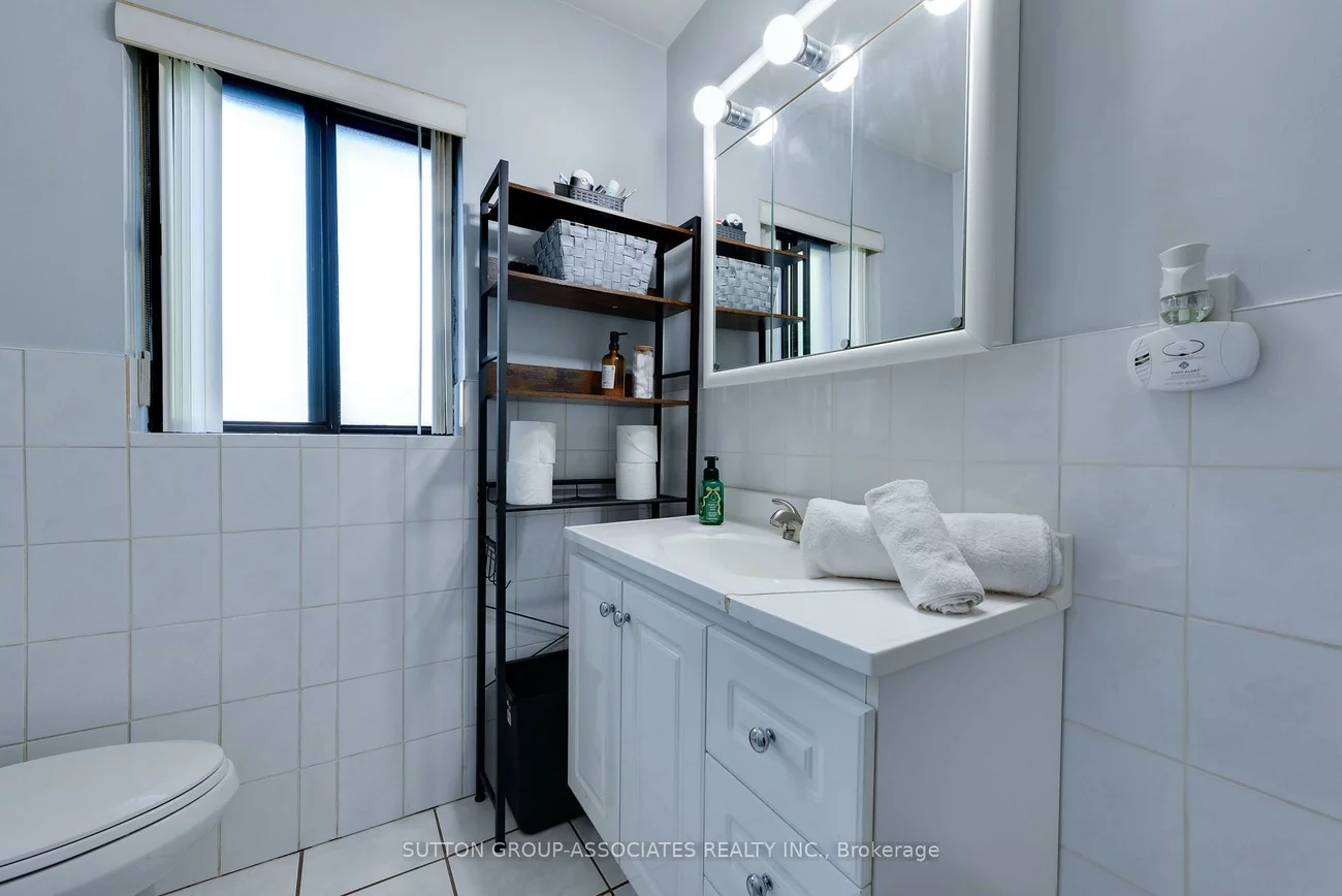 219, Atlas, Humewood-Cedarvale, Toronto
