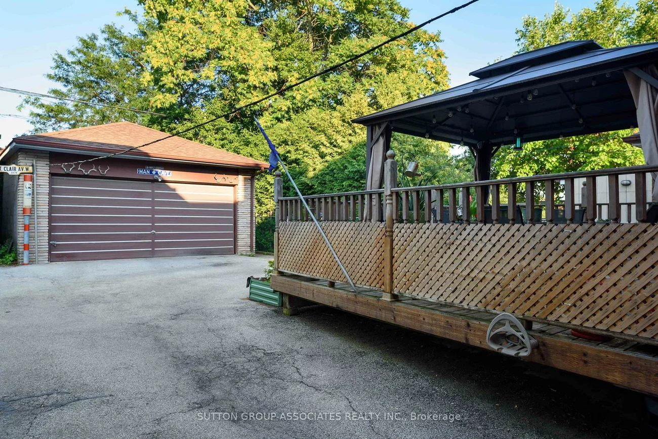 219, Atlas, Humewood-Cedarvale, Toronto