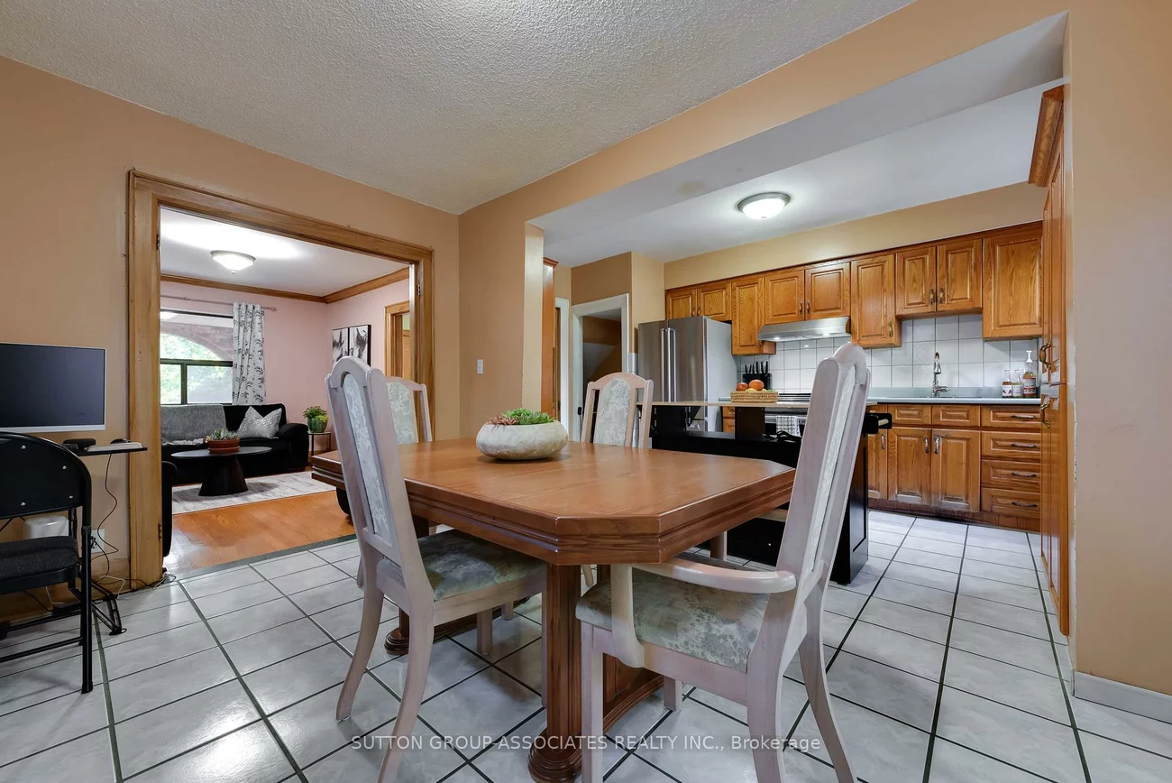 219, Atlas, Humewood-Cedarvale, Toronto