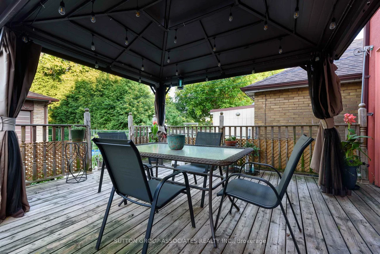 219, Atlas, Humewood-Cedarvale, Toronto