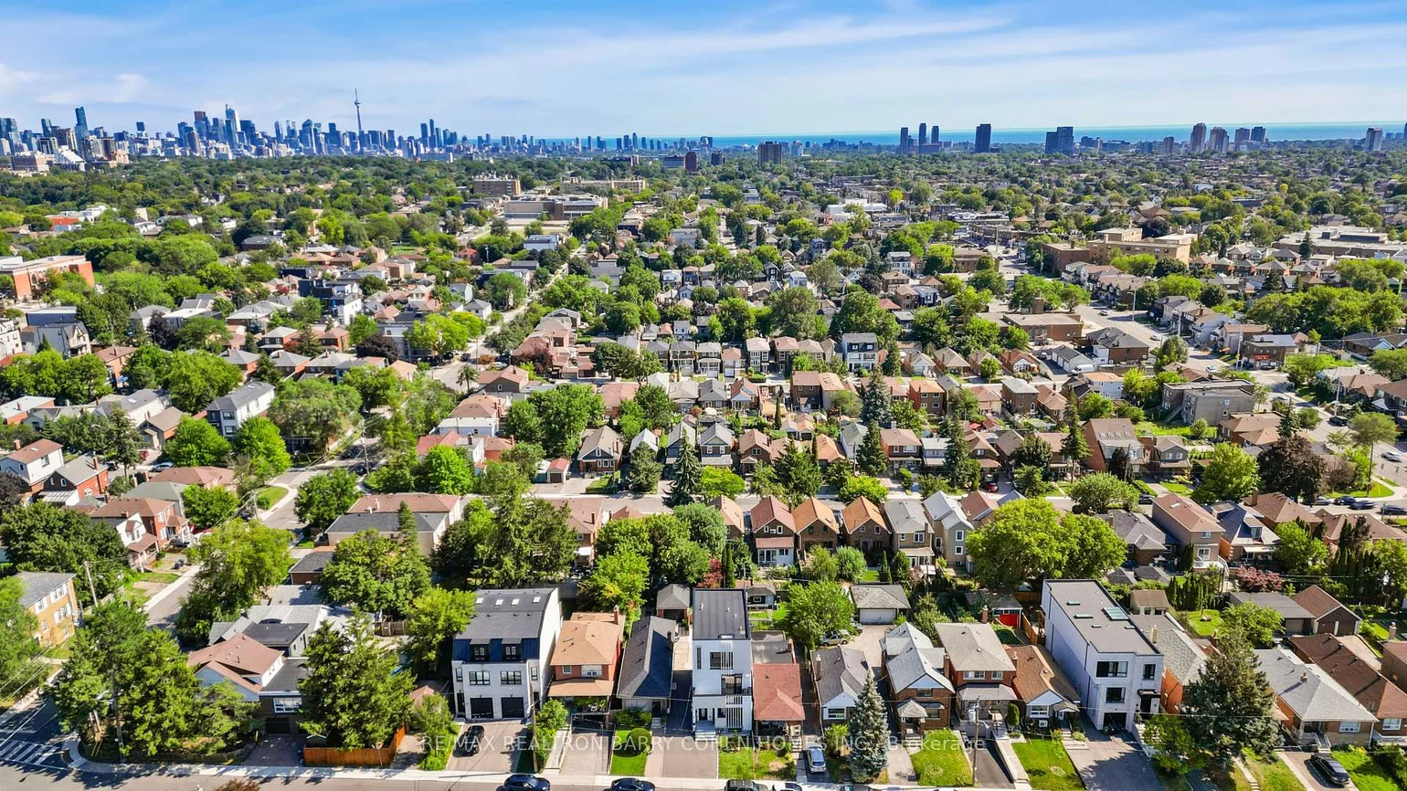 33, Lanark, Oakwood Village, Toronto