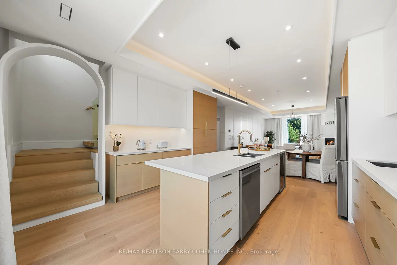33, Lanark, Oakwood Village, Toronto