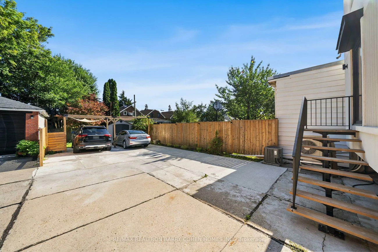 33, Lanark, Oakwood Village, Toronto
