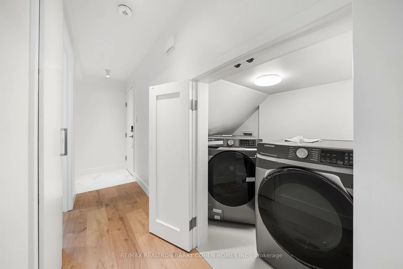 33, Lanark, Oakwood Village, Toronto