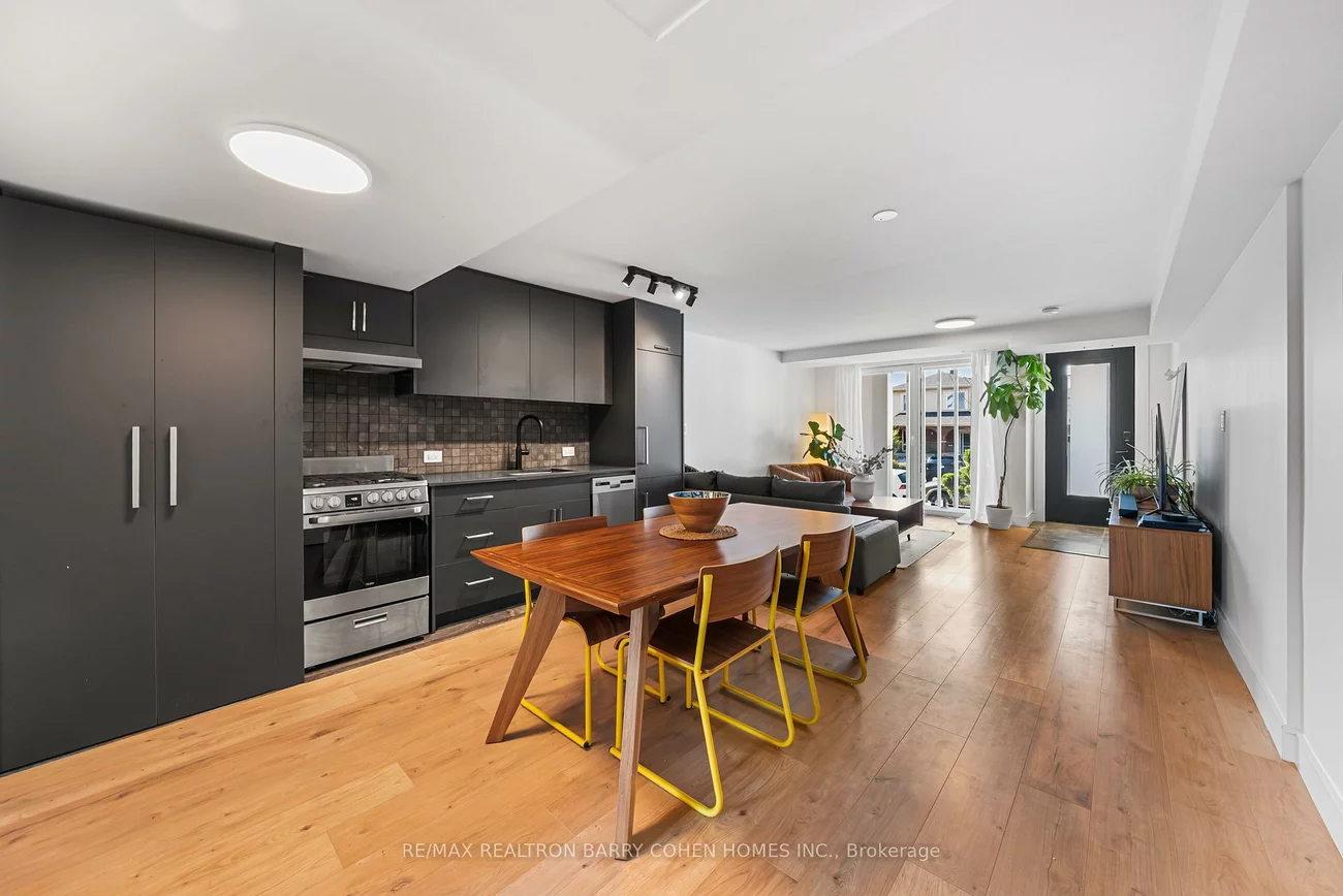33, Lanark, Oakwood Village, Toronto