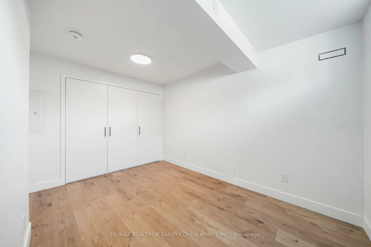 33, Lanark, Oakwood Village, Toronto
