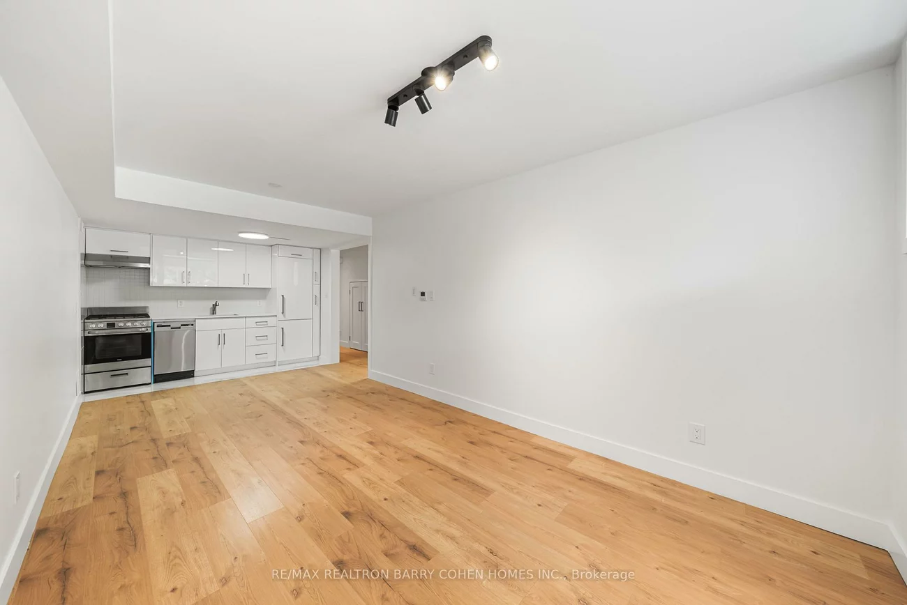 33, Lanark, Oakwood Village, Toronto