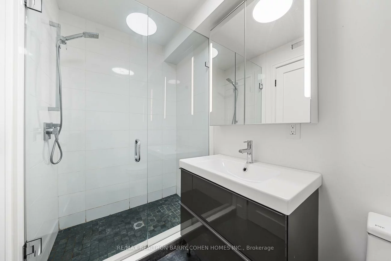 33, Lanark, Oakwood Village, Toronto