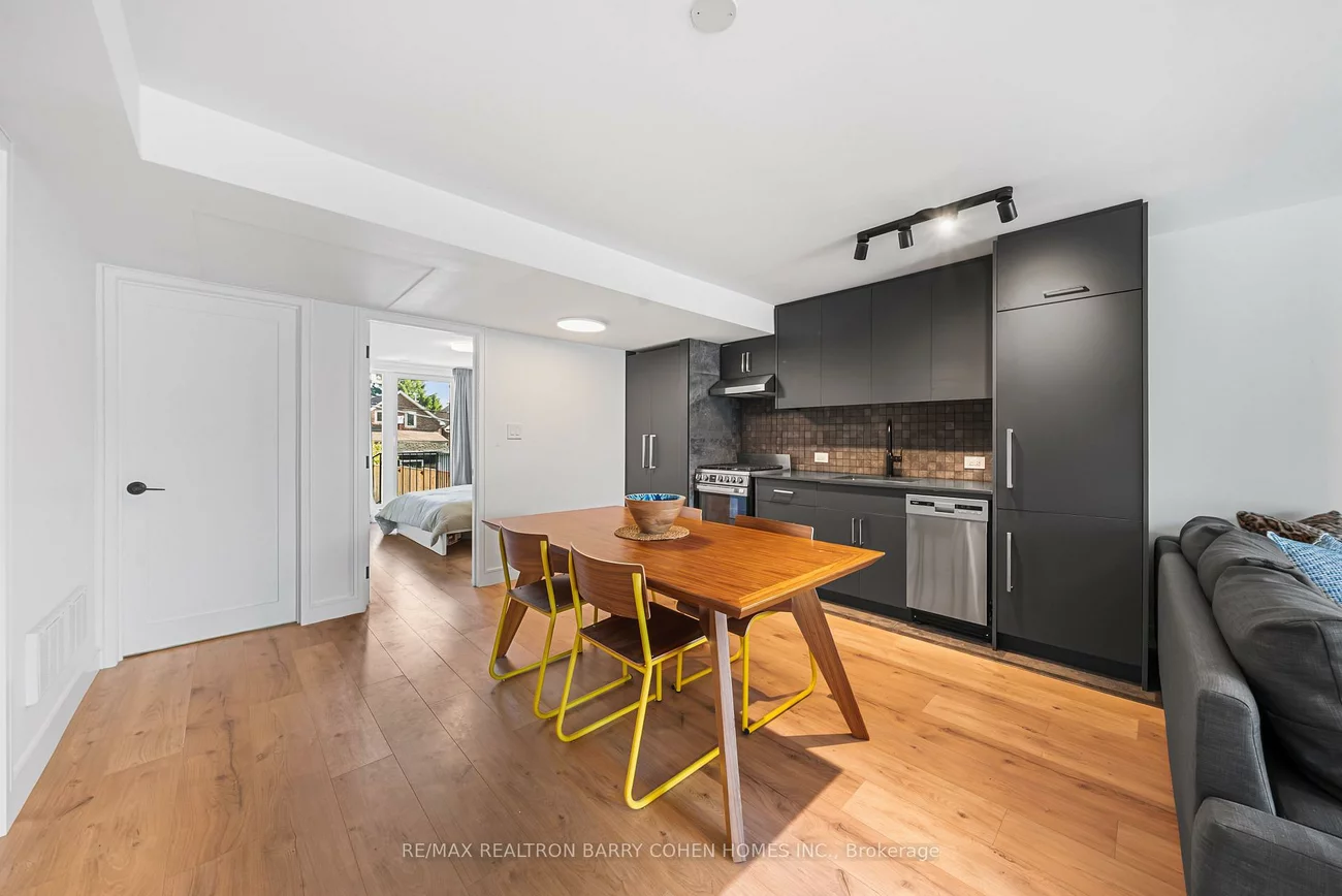 33, Lanark, Oakwood Village, Toronto