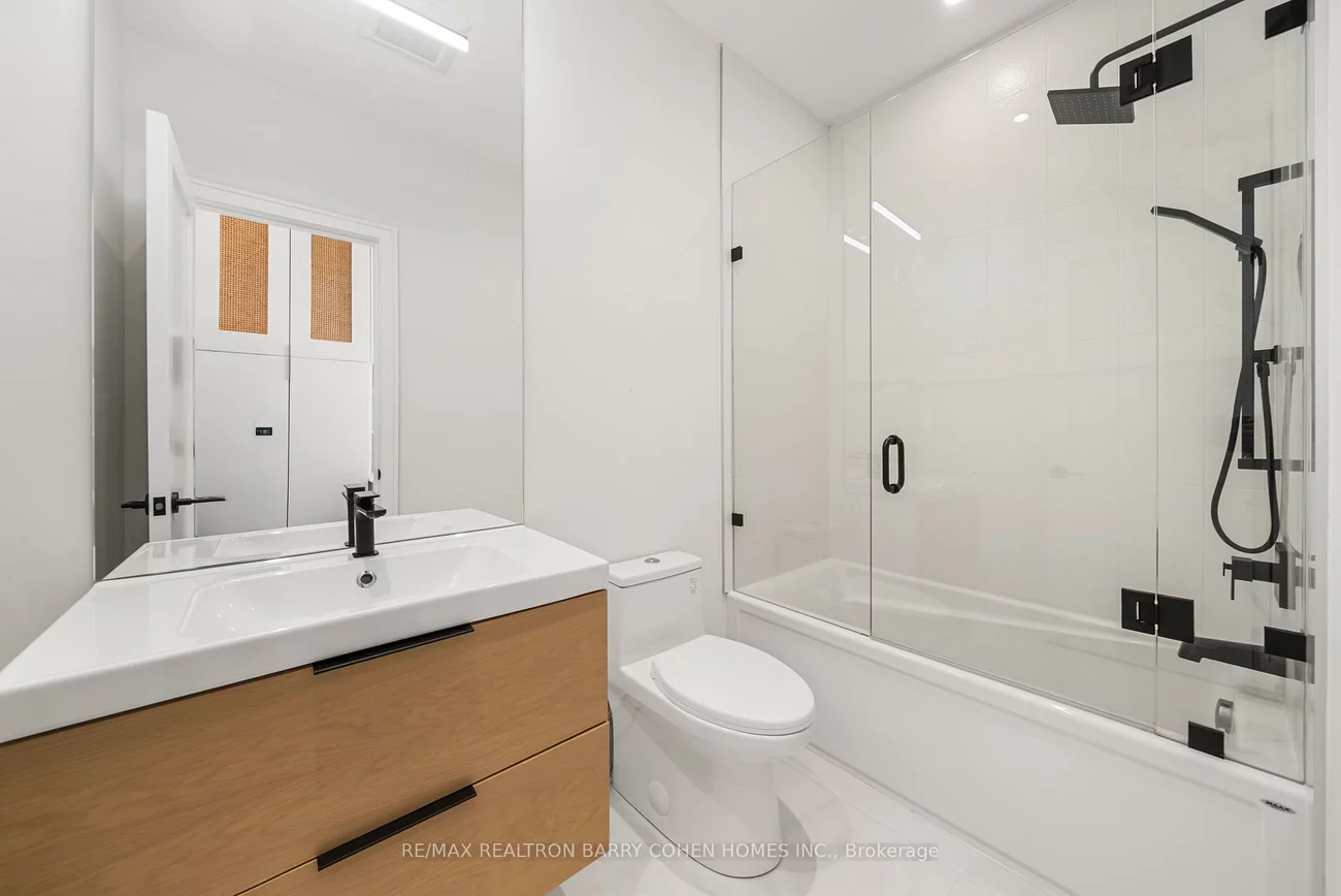 33, Lanark, Oakwood Village, Toronto