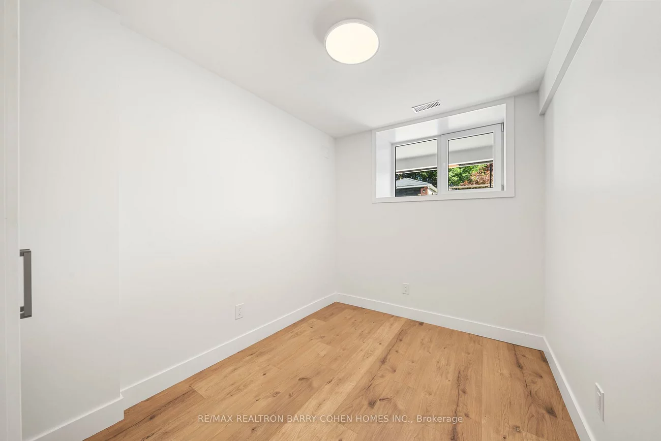 33, Lanark, Oakwood Village, Toronto