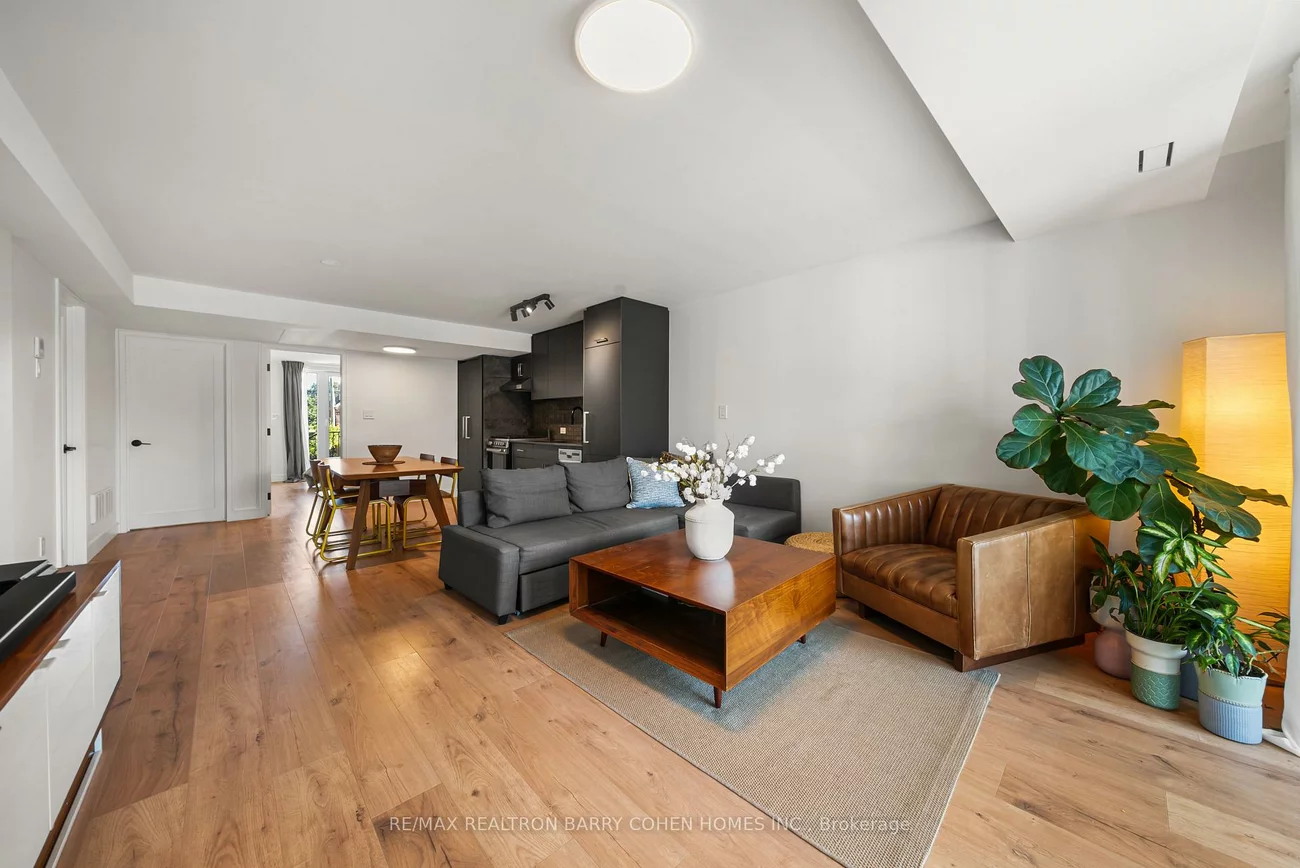 33, Lanark, Oakwood Village, Toronto