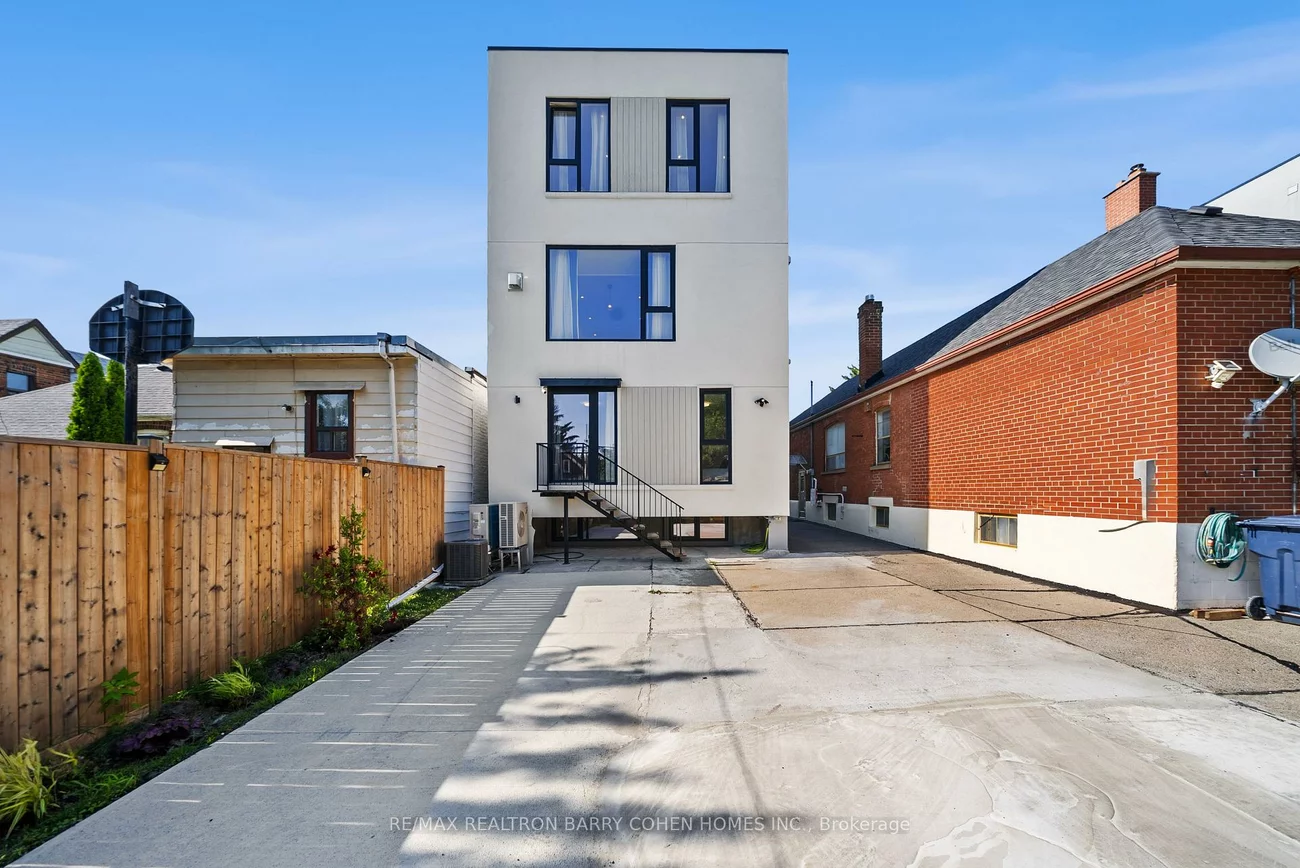 33, Lanark, Oakwood Village, Toronto