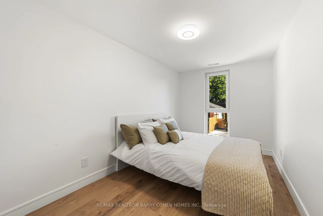 33, Lanark, Oakwood Village, Toronto