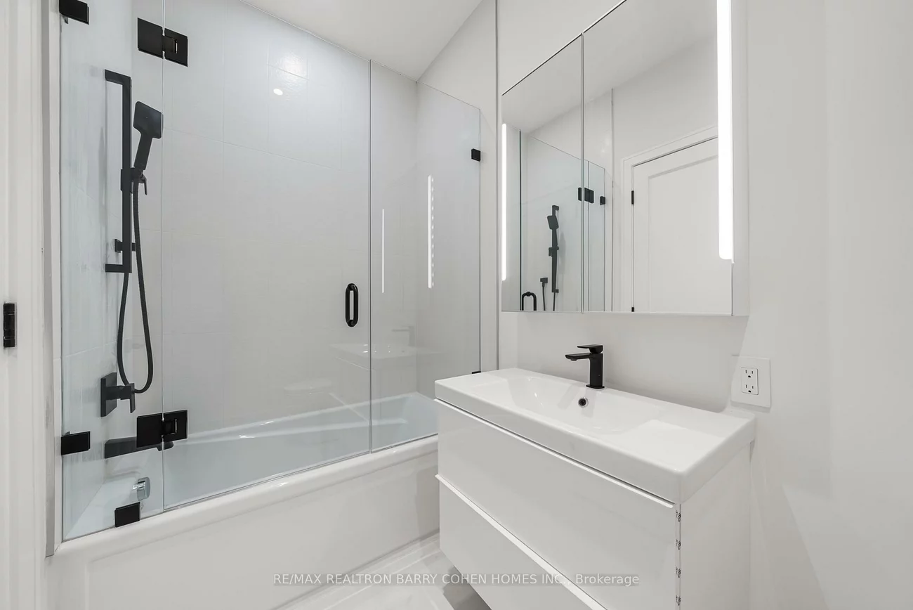 33, Lanark, Oakwood Village, Toronto