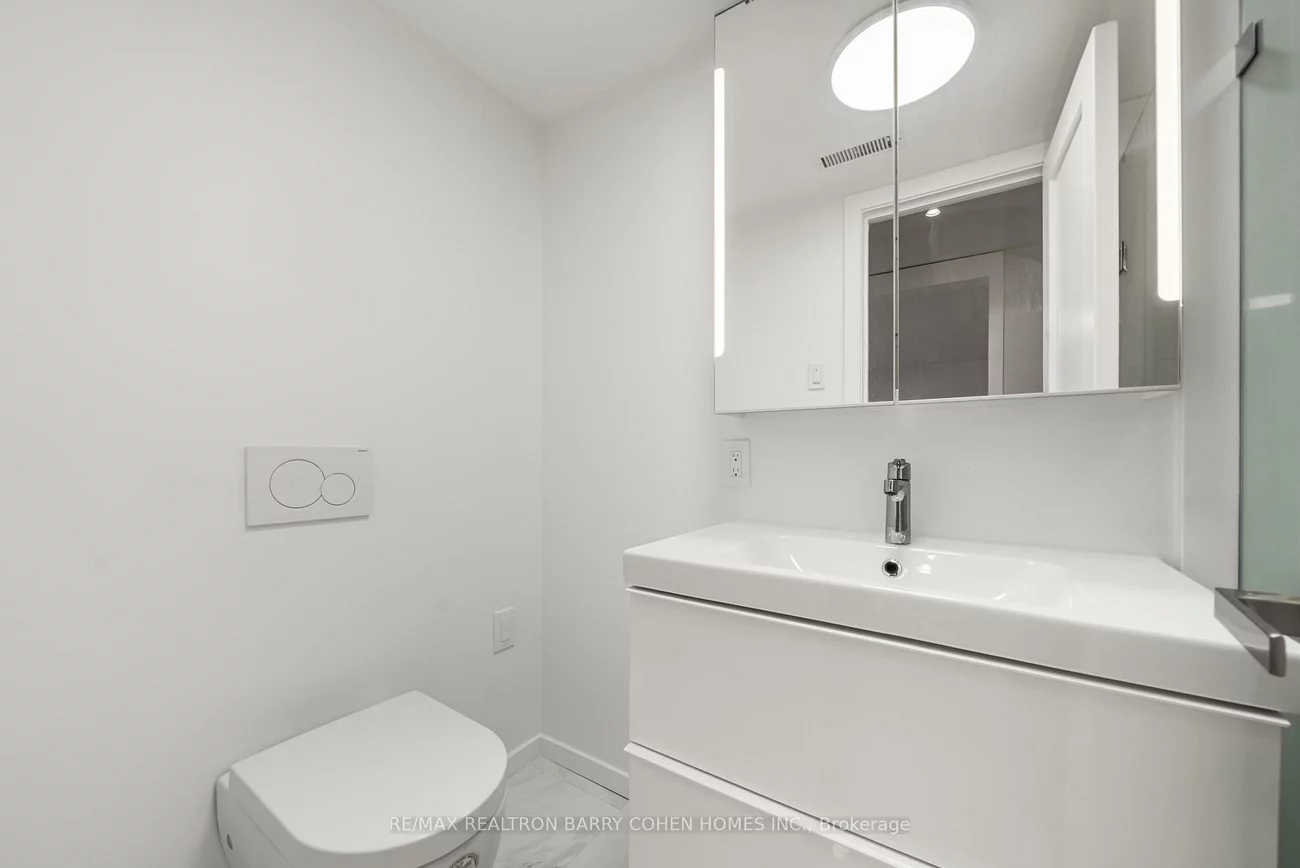 33, Lanark, Oakwood Village, Toronto