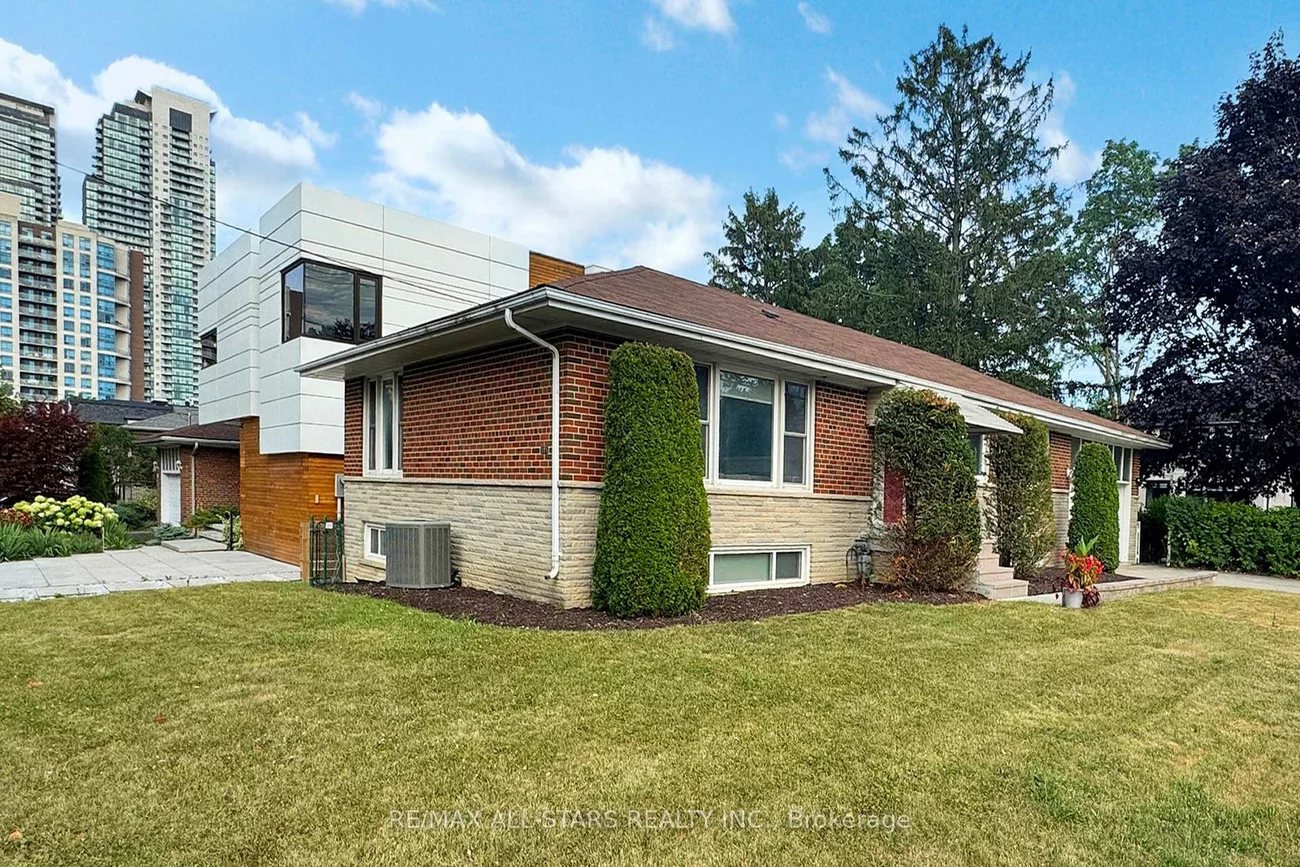 105, Betty Ann, Willowdale West, Toronto