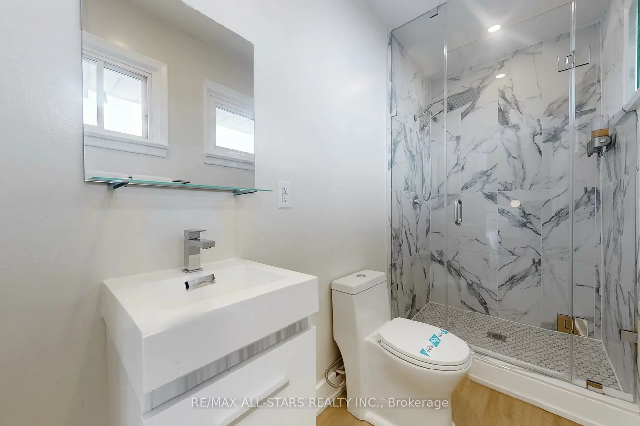 105, Betty Ann, Willowdale West, Toronto