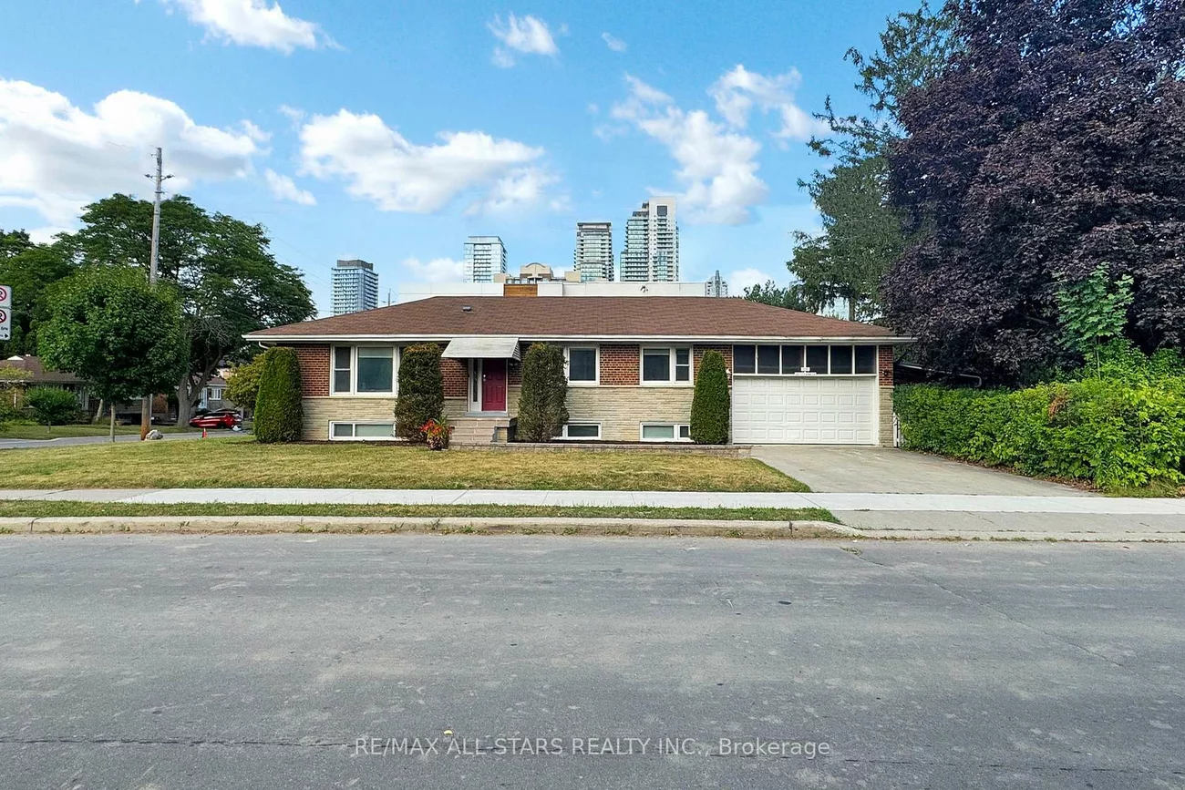 105, Betty Ann, Willowdale West, Toronto