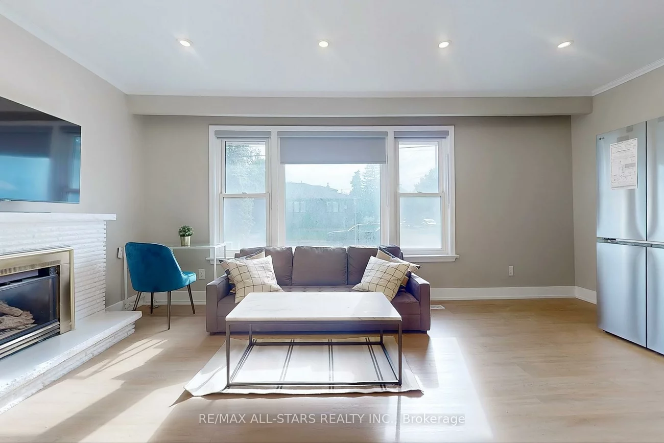 105, Betty Ann, Willowdale West, Toronto