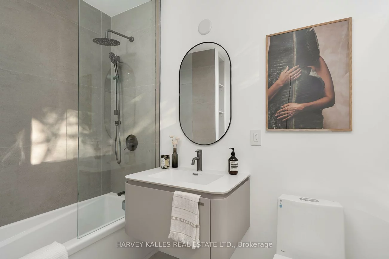 534, Duplex, Yonge-Eglinton, Toronto
