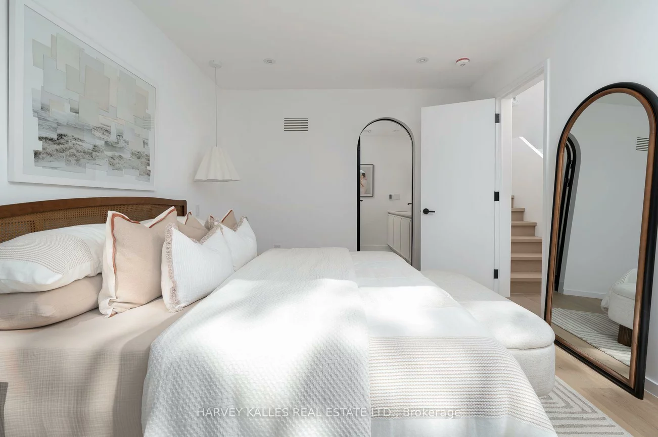 534, Duplex, Yonge-Eglinton, Toronto