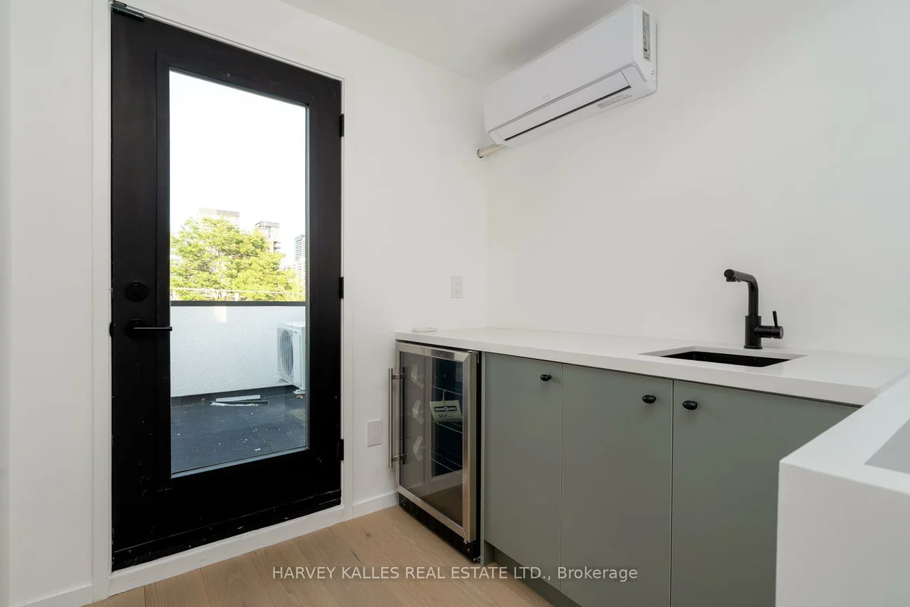 534, Duplex, Yonge-Eglinton, Toronto