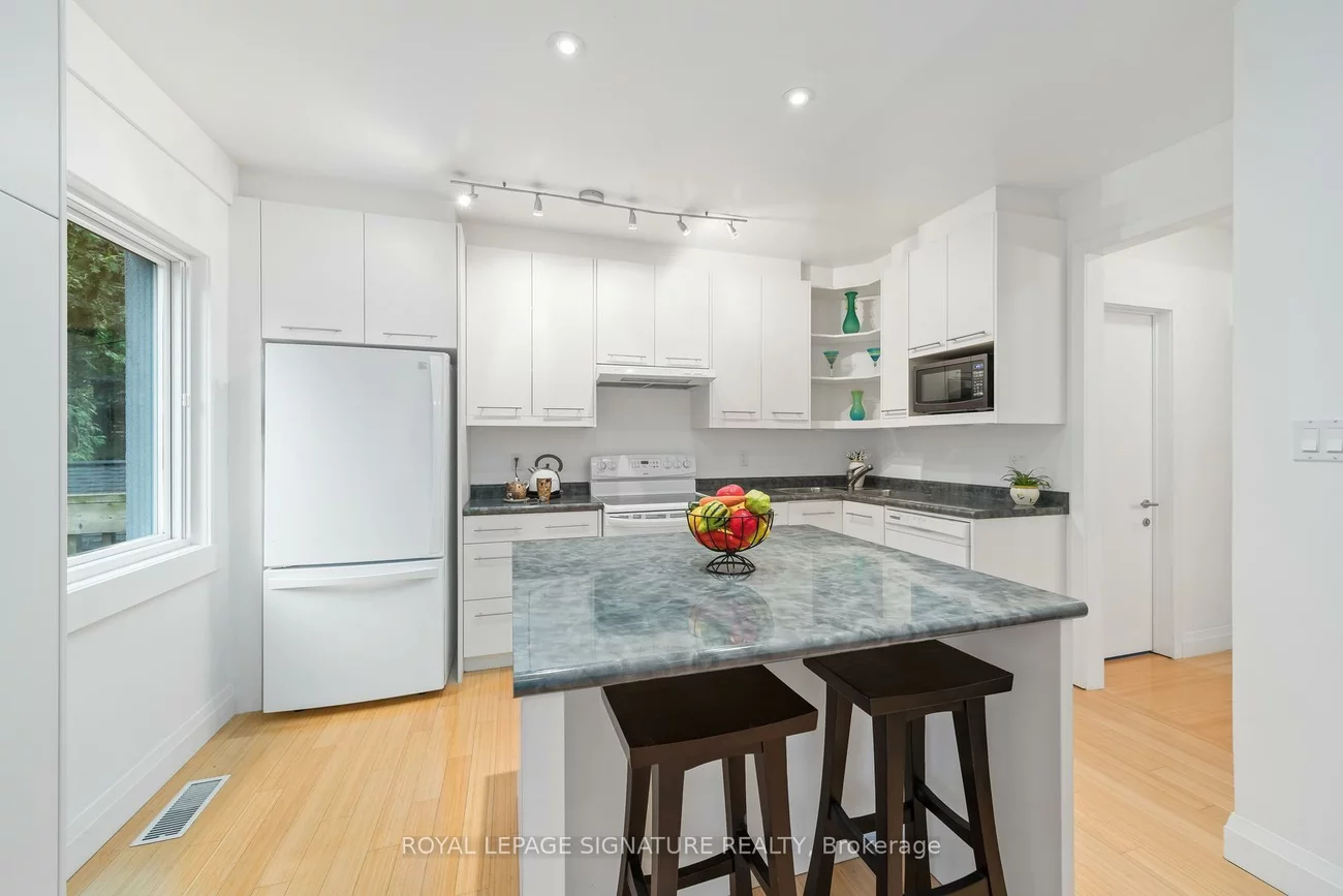 153, Banff, Mount Pleasant East, Toronto