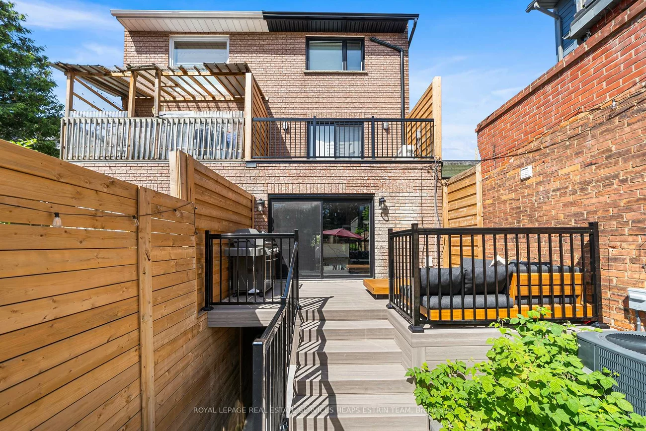 247A, Lippincott, University, Toronto