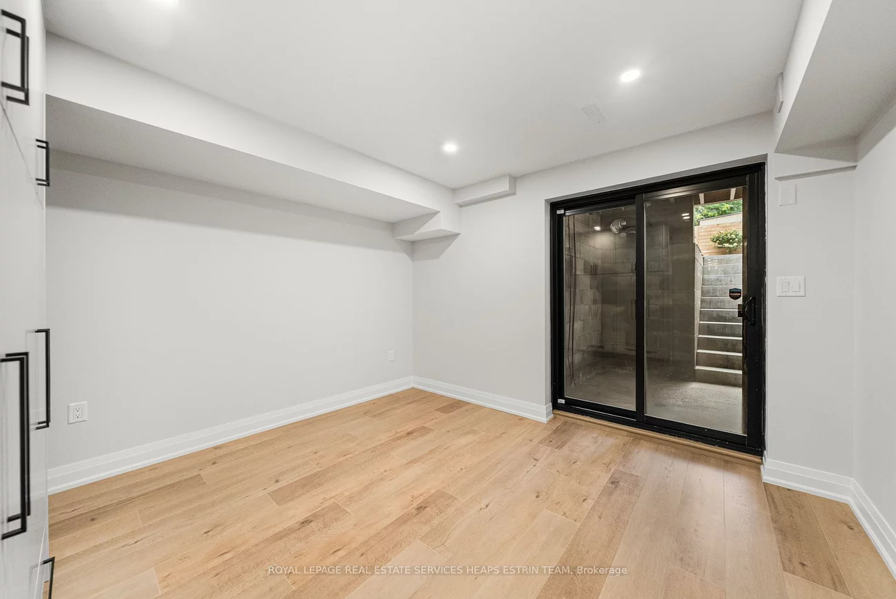 247A, Lippincott, University, Toronto