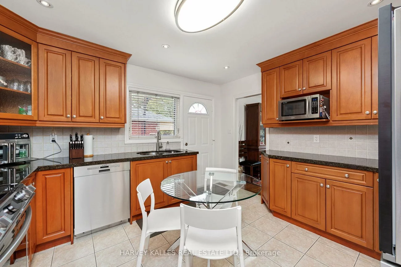 32, Acton, Bathurst Manor, Toronto