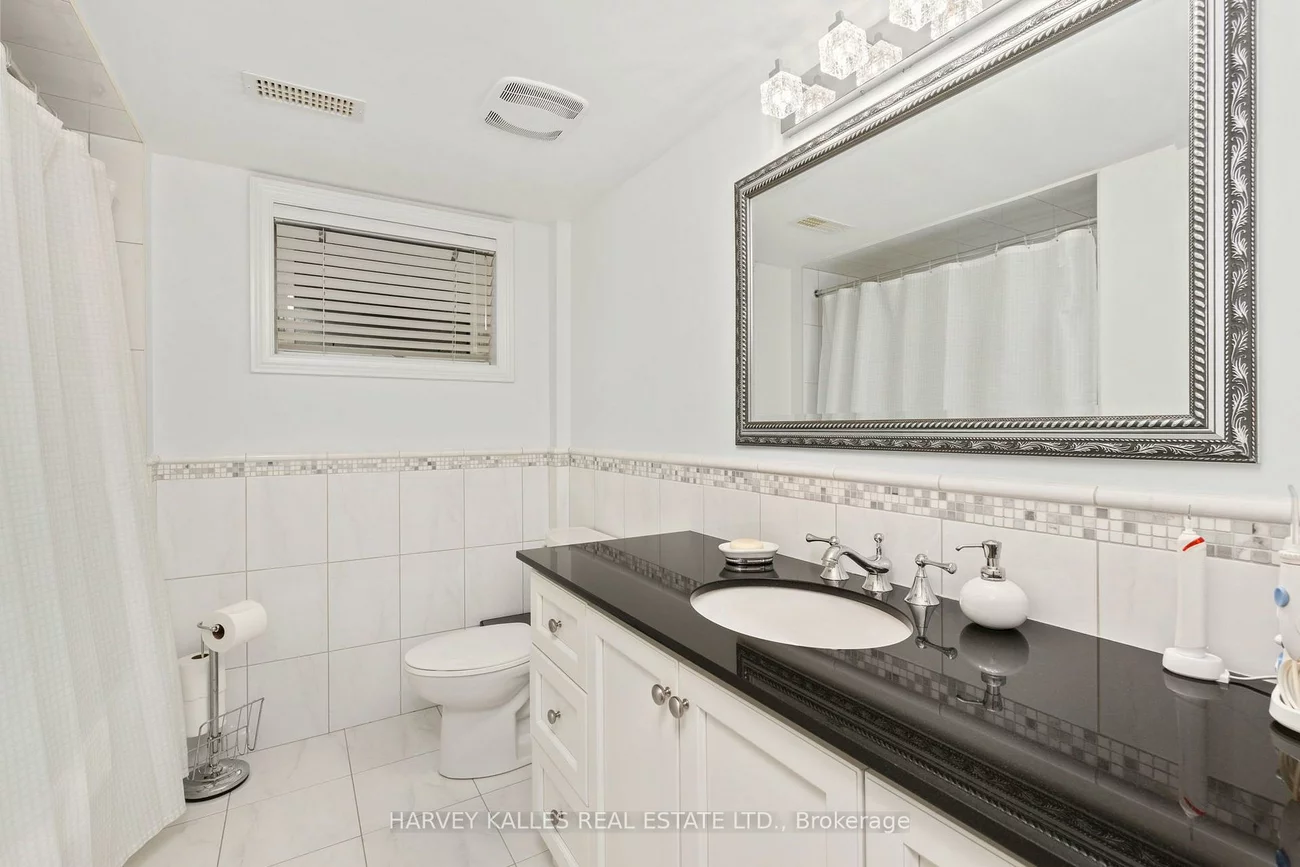 32, Acton, Bathurst Manor, Toronto