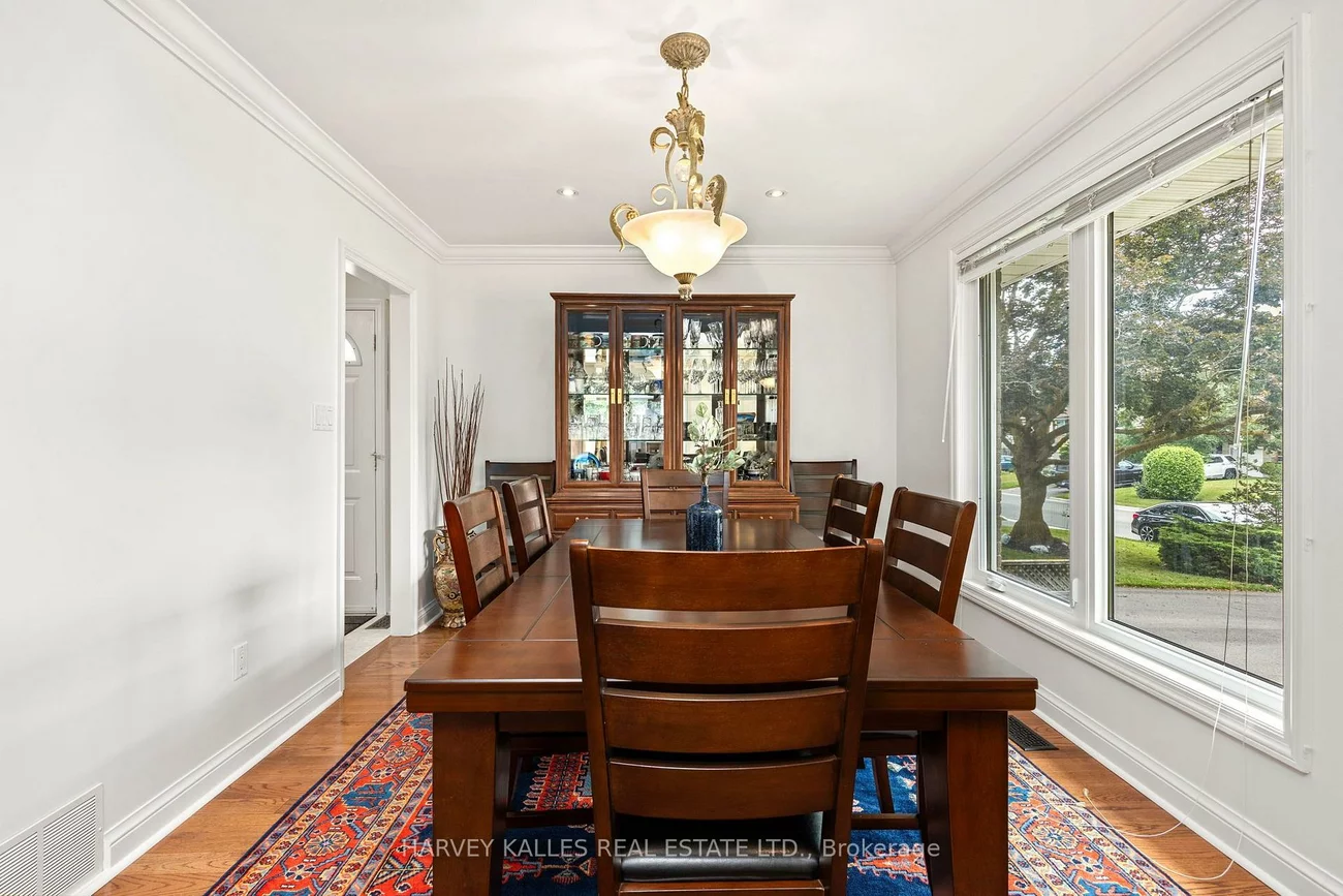 32, Acton, Bathurst Manor, Toronto