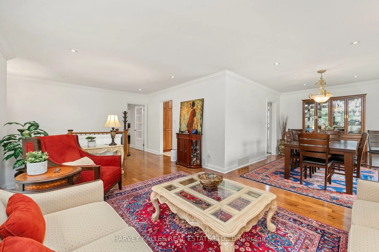 32, Acton, Bathurst Manor, Toronto