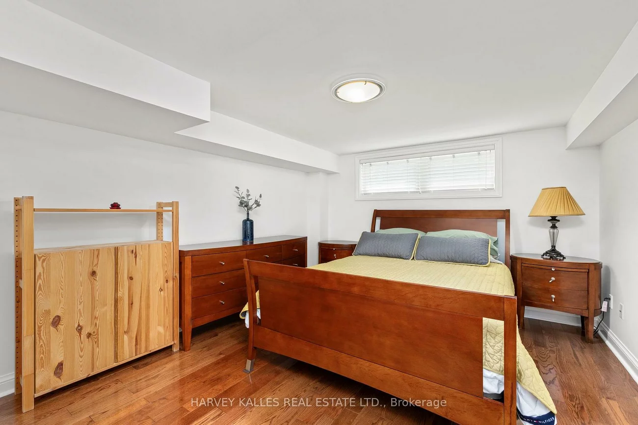 32, Acton, Bathurst Manor, Toronto