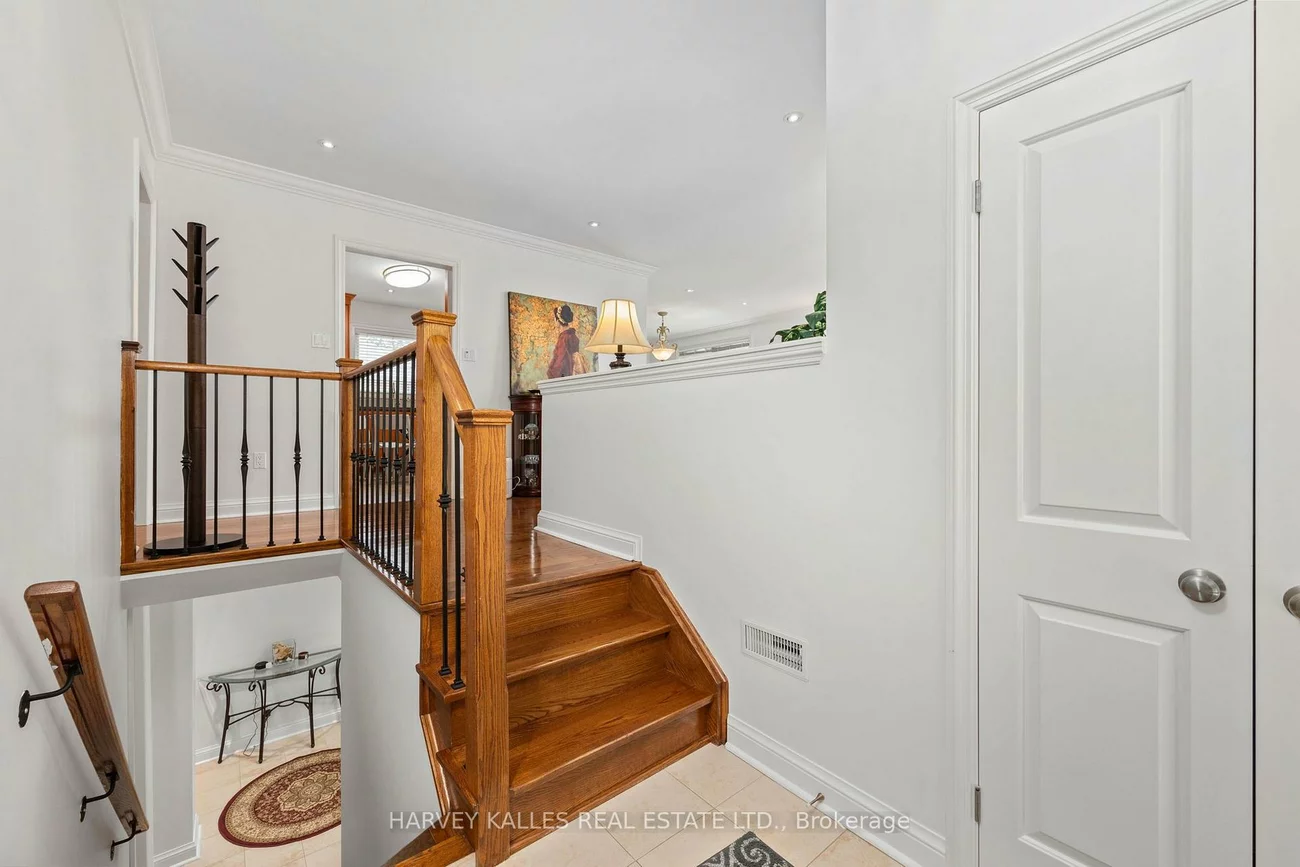 32, Acton, Bathurst Manor, Toronto