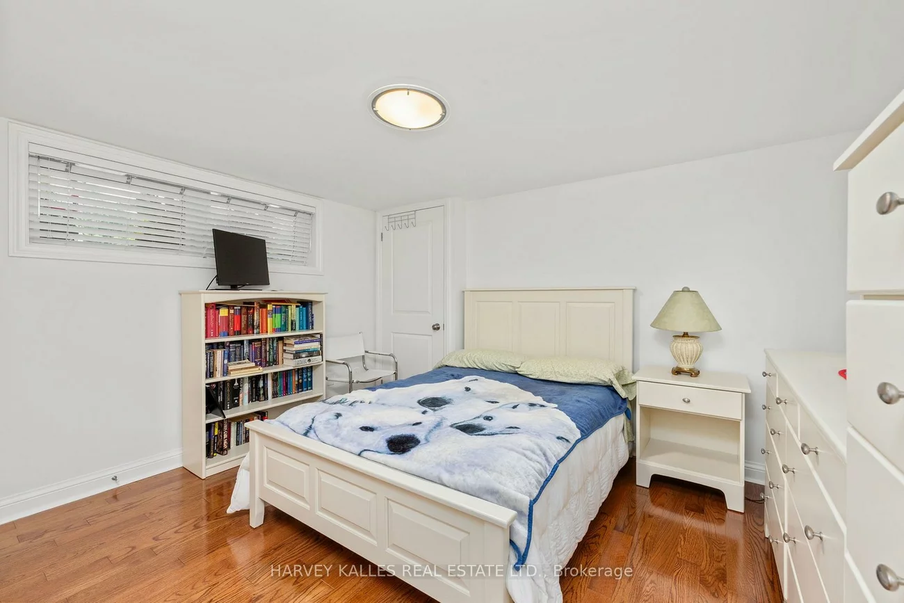 32, Acton, Bathurst Manor, Toronto