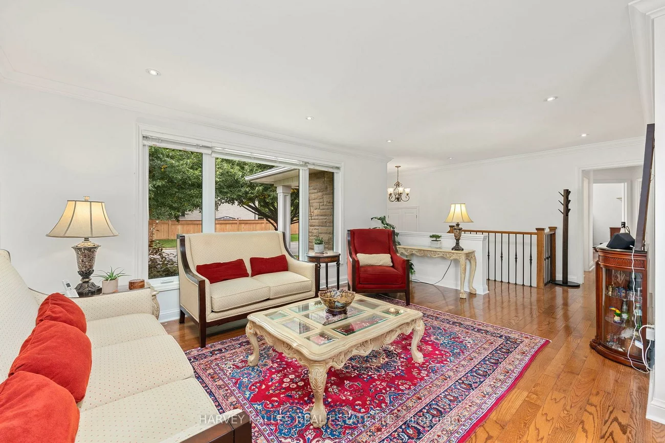 32, Acton, Bathurst Manor, Toronto
